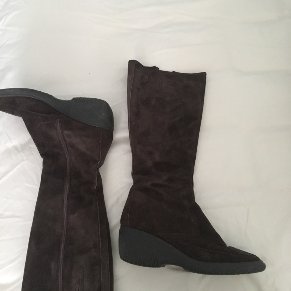 Brown suede Via Spiga V-Imput boots size 8.5